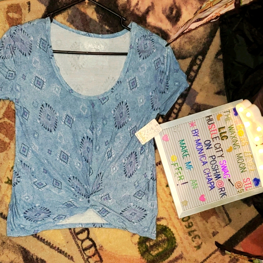 BNWT twist front crop top